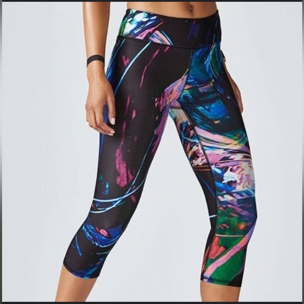 Fabletics salar define mid rise cropped yoga pant size large item 07-17
